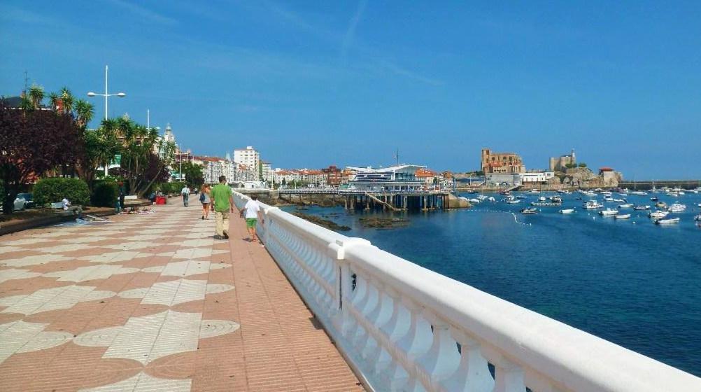 Olas Cotolino Con Parking A 2' De La Playa Castro Urdiales